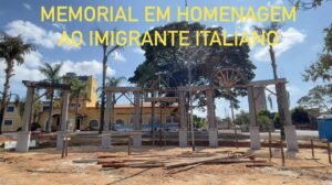 foto da construcao do monumento da imigração italiana