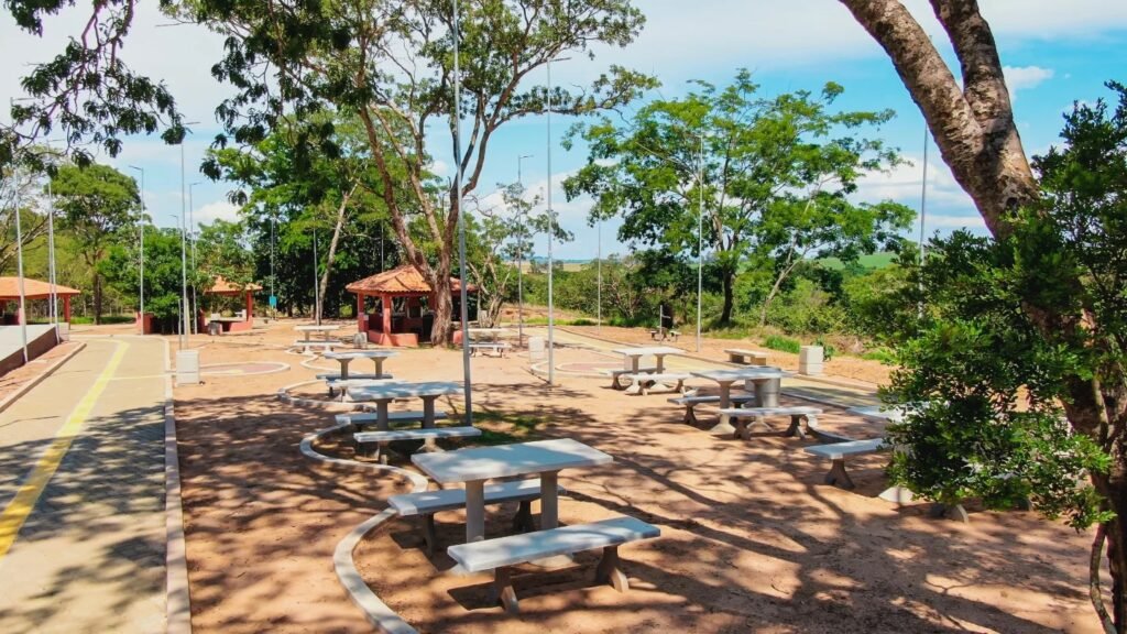 vista da área de quiosques do Deserto do Alemão em Santa Rita do Passa Quatro