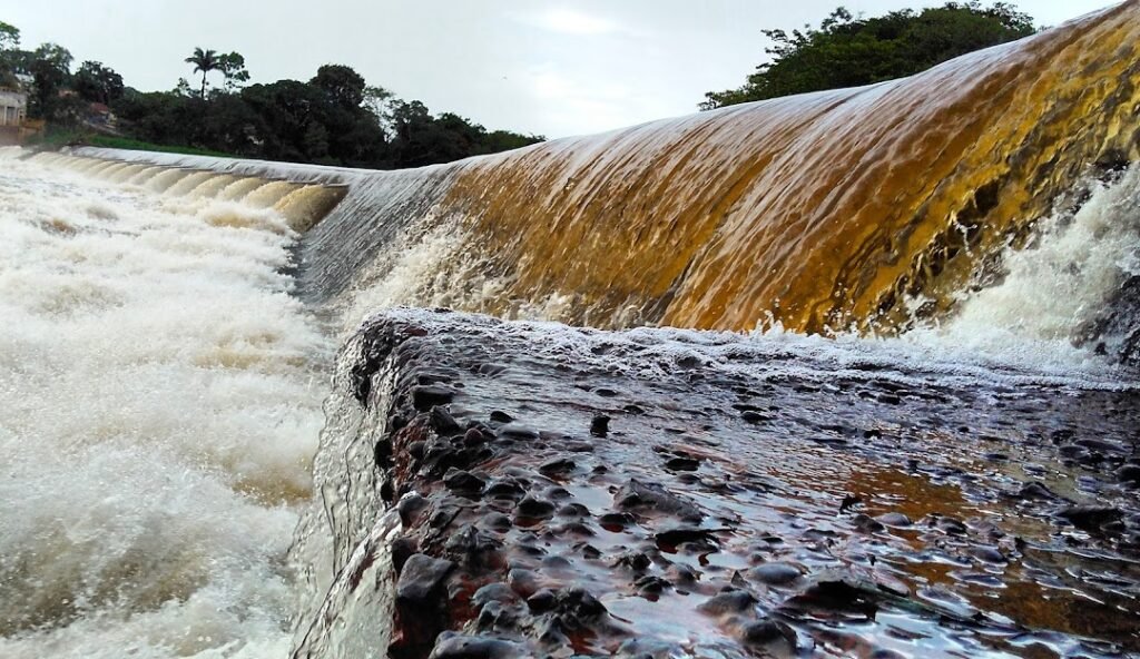 Cachoeira de Emas